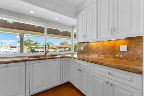 925 SE 10th Street Pompano Beach FL 33060