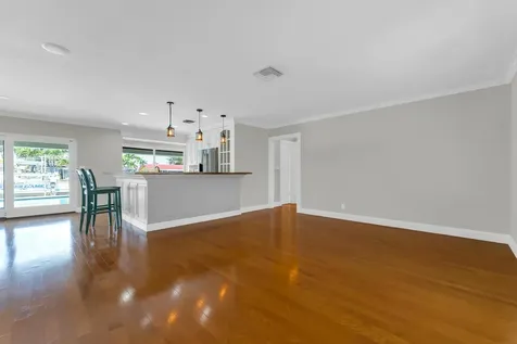 925 SE 10th Street Pompano Beach FL 33060
