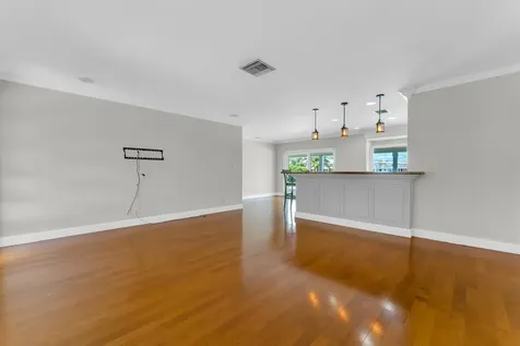 925 SE 10th Street Pompano Beach FL 33060