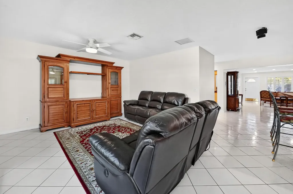 313 Poe Drive Palm Springs FL 33461