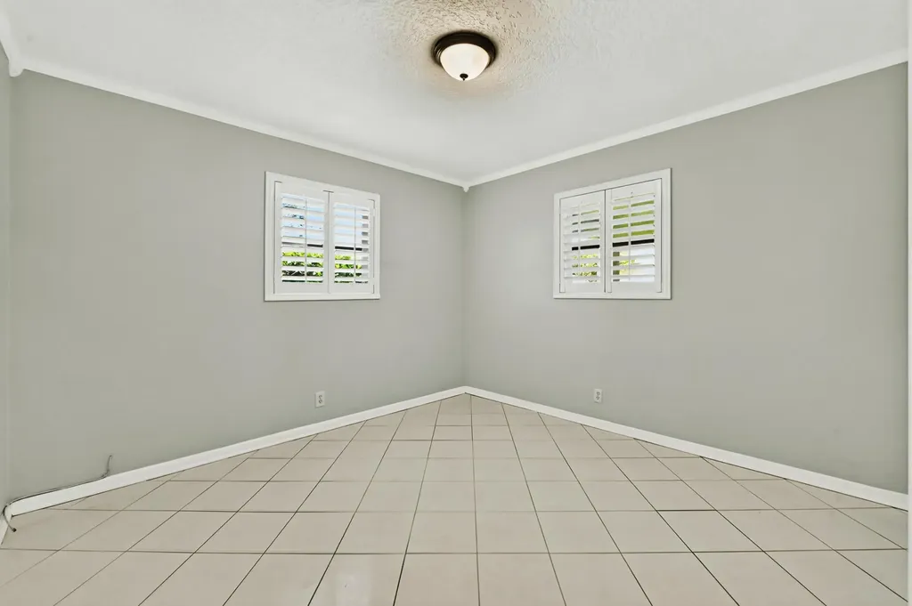 313 Poe Drive Palm Springs FL 33461