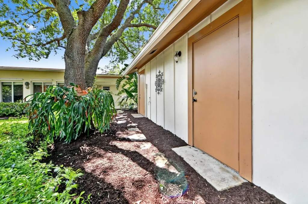 313 Poe Drive Palm Springs FL 33461
