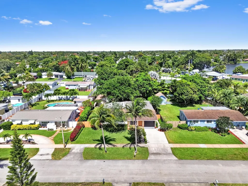 313 Poe Drive Palm Springs FL 33461