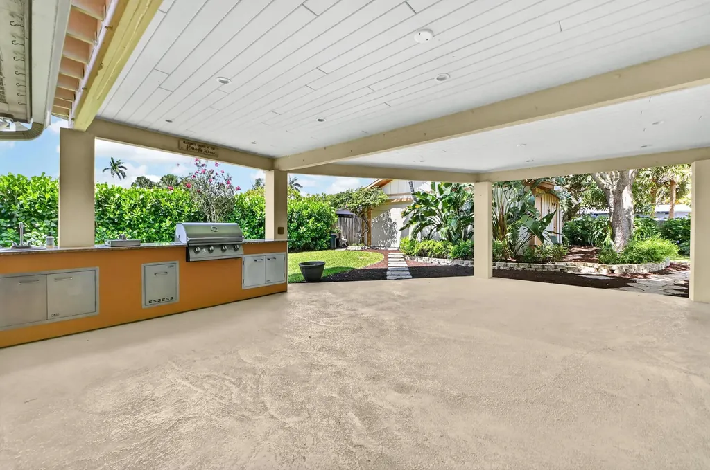 313 Poe Drive Palm Springs FL 33461