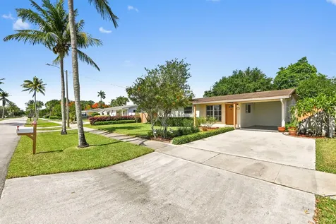 313 Poe Drive Palm Springs FL 33461