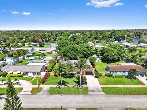 313 Poe Drive Palm Springs FL 33461