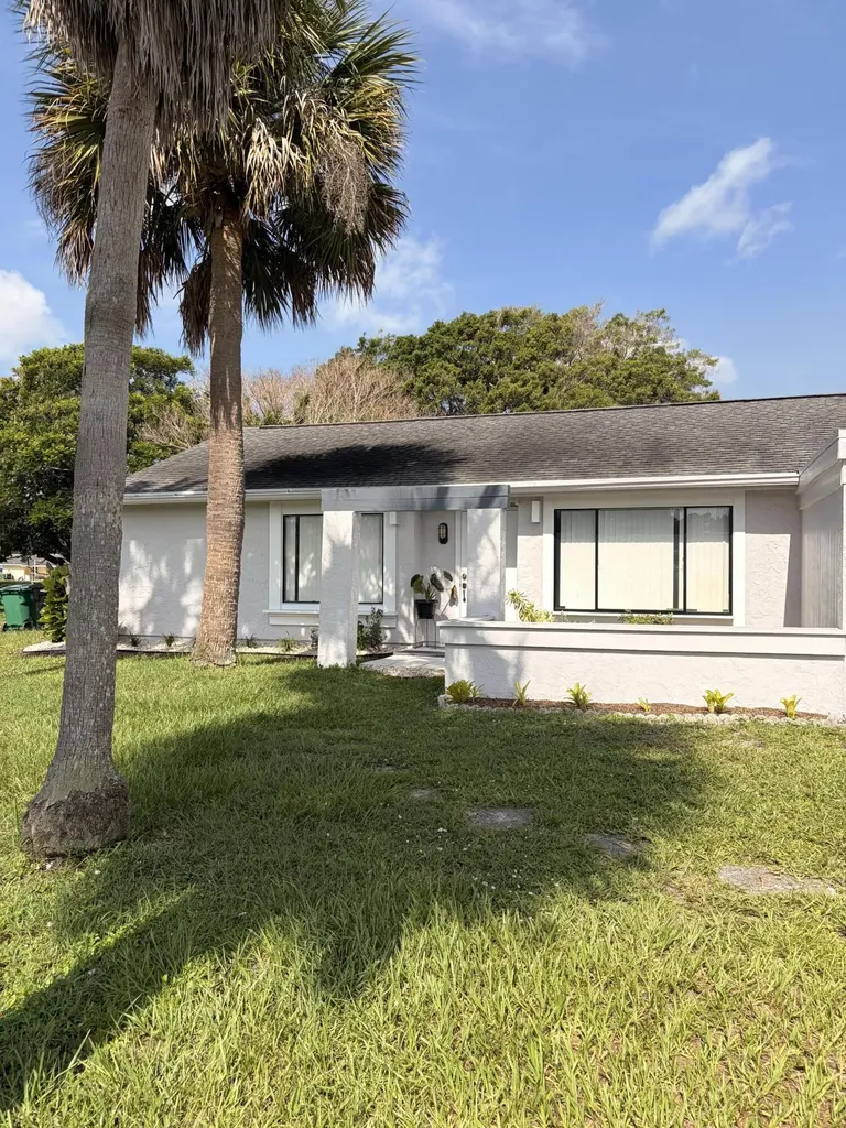 1812 SE Elkhart Terrace Port St Lucie FL 34952