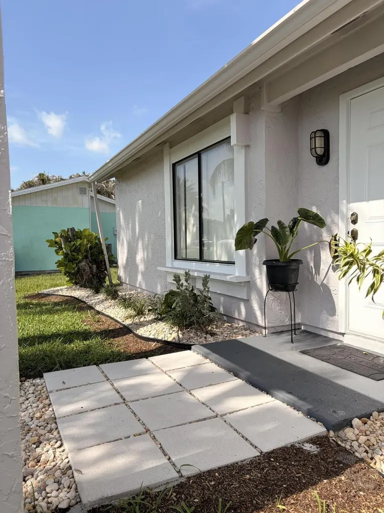 1812 SE Elkhart Terrace Port St Lucie FL 34952