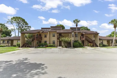 105 Lakeview Drive E Royal Palm Beach FL 33411