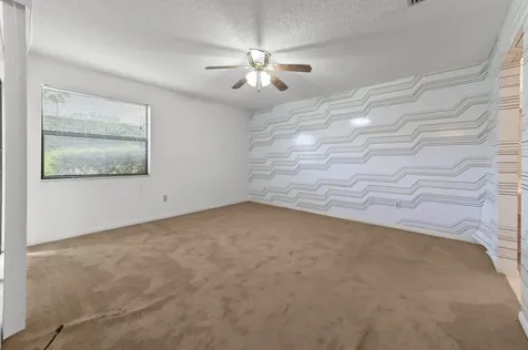 105 Lakeview Drive E Royal Palm Beach FL 33411