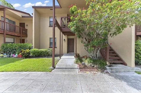 105 Lakeview Drive E Royal Palm Beach FL 33411