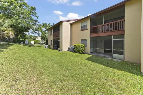 105 Lakeview Drive E Royal Palm Beach FL 33411