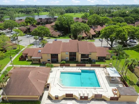 105 Lakeview Drive E Royal Palm Beach FL 33411