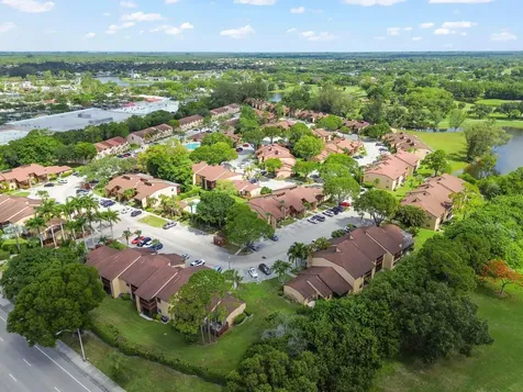 105 Lakeview Drive E Royal Palm Beach FL 33411