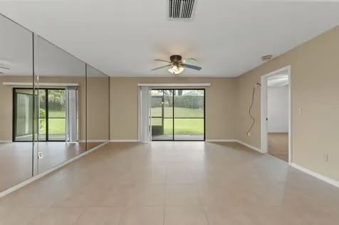 105 Lakeview Drive E Royal Palm Beach FL 33411