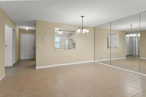 105 Lakeview Drive E Royal Palm Beach FL 33411