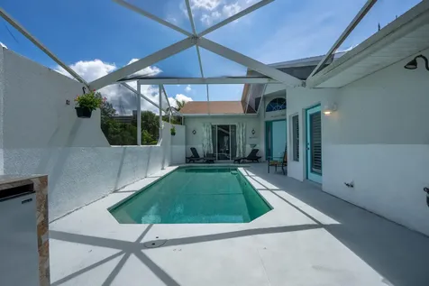 3268 Lakeshore Drive Hutchinson Island FL 34949