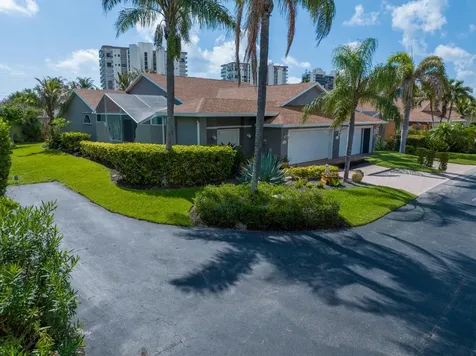 3268 Lakeshore Drive Hutchinson Island FL 34949