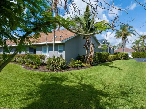 3268 Lakeshore Drive Hutchinson Island FL 34949