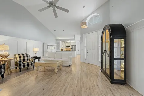 3268 Lakeshore Drive Hutchinson Island FL 34949