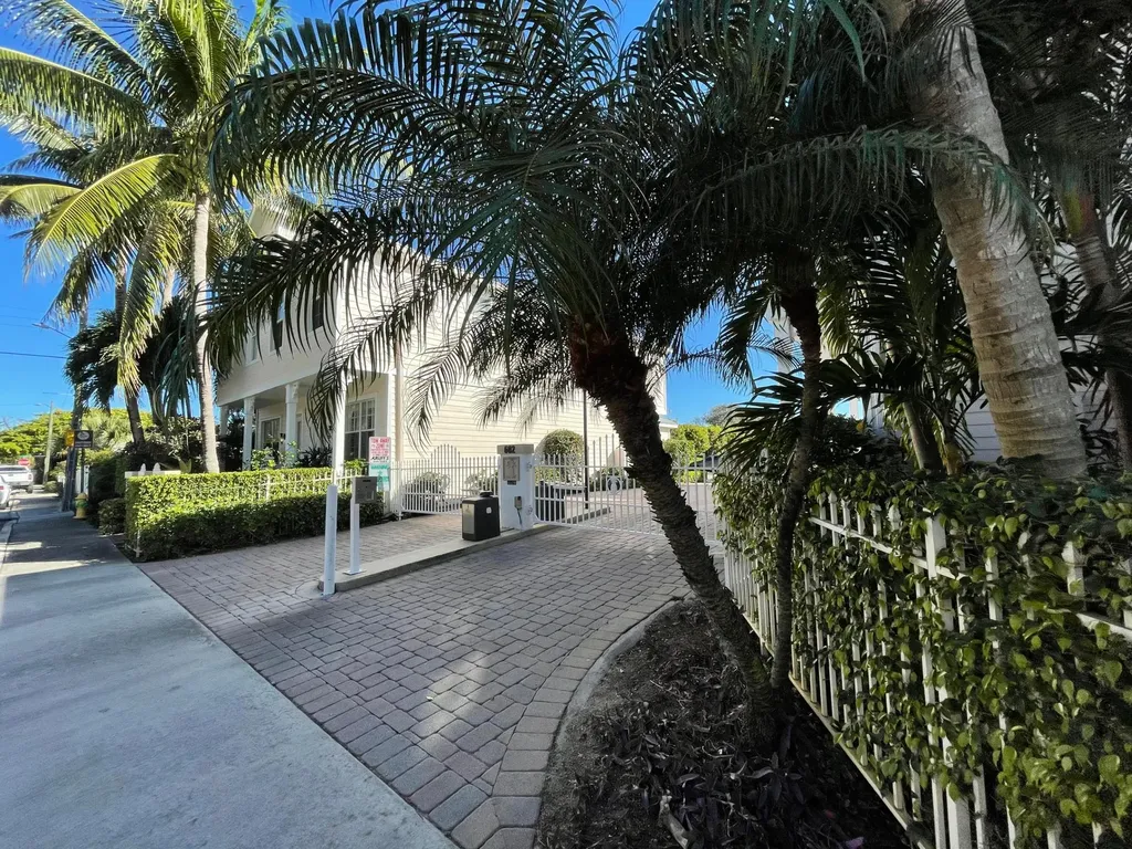 602 S Federal Highway Lake Worth Beach FL 33460