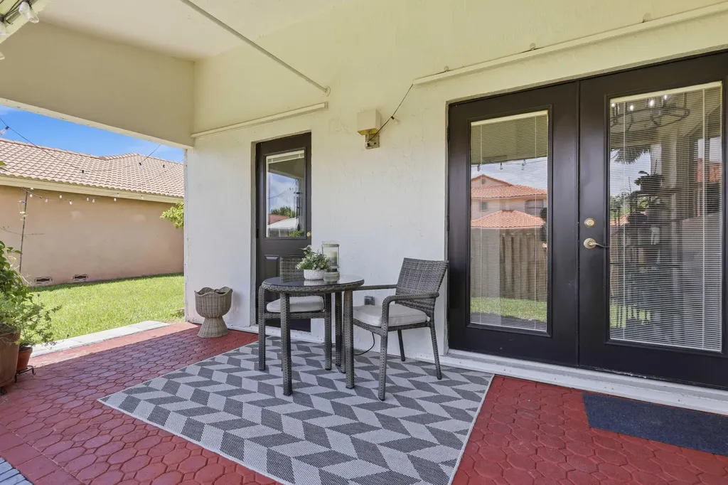 6020 Swinden Lane Davie FL 33331