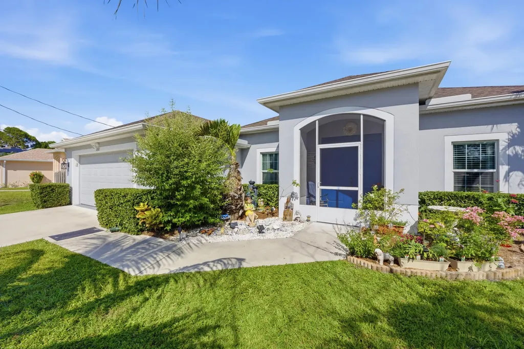 2081 SW Tropical Terrace Port St Lucie FL 34953