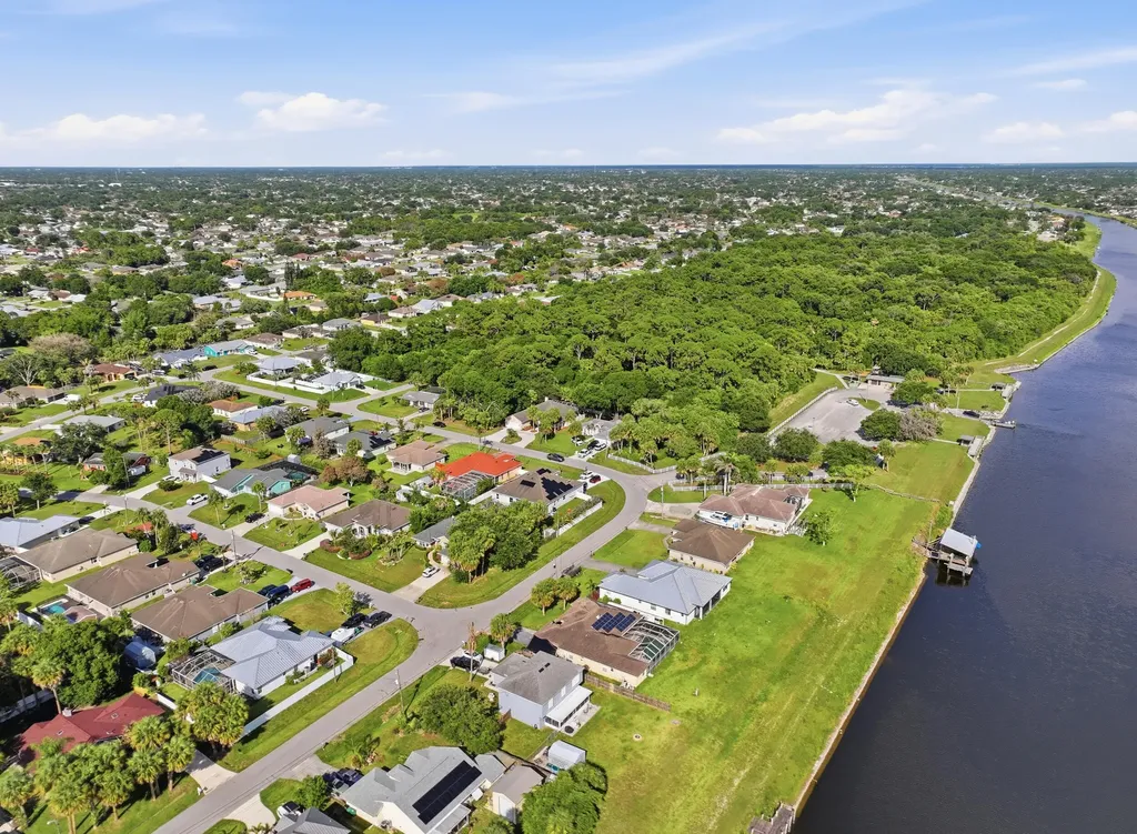 2081 SW Tropical Terrace Port St Lucie FL 34953