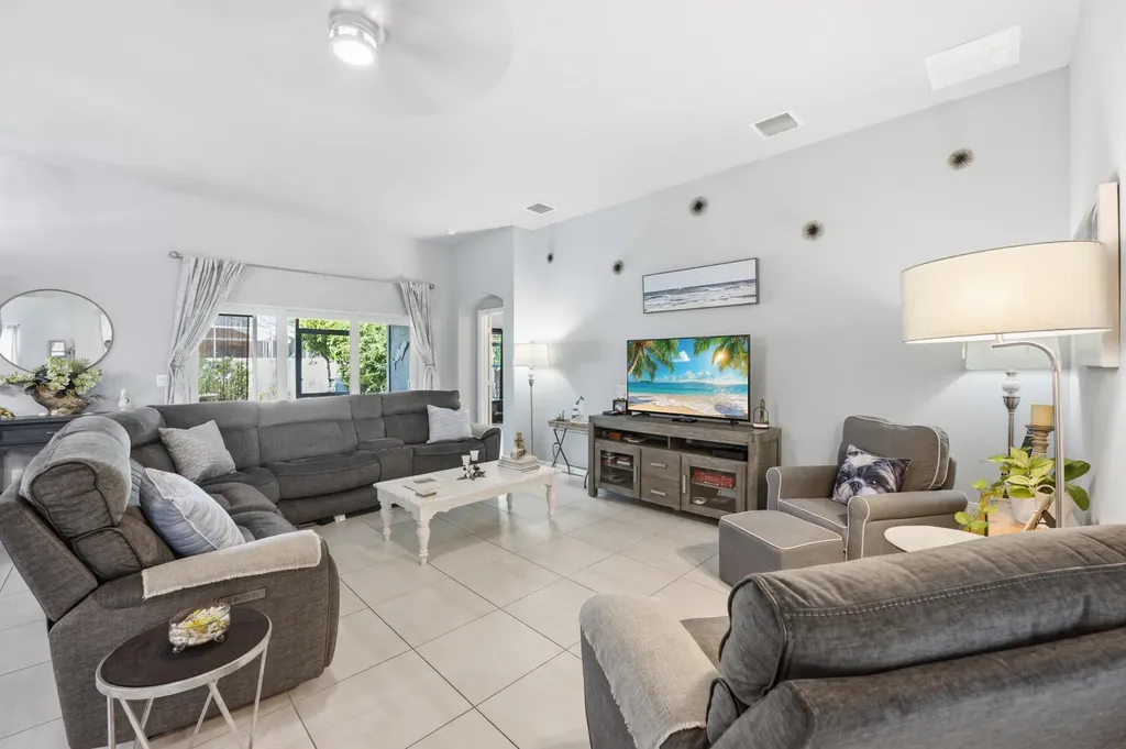2081 SW Tropical Terrace Port St Lucie FL 34953
