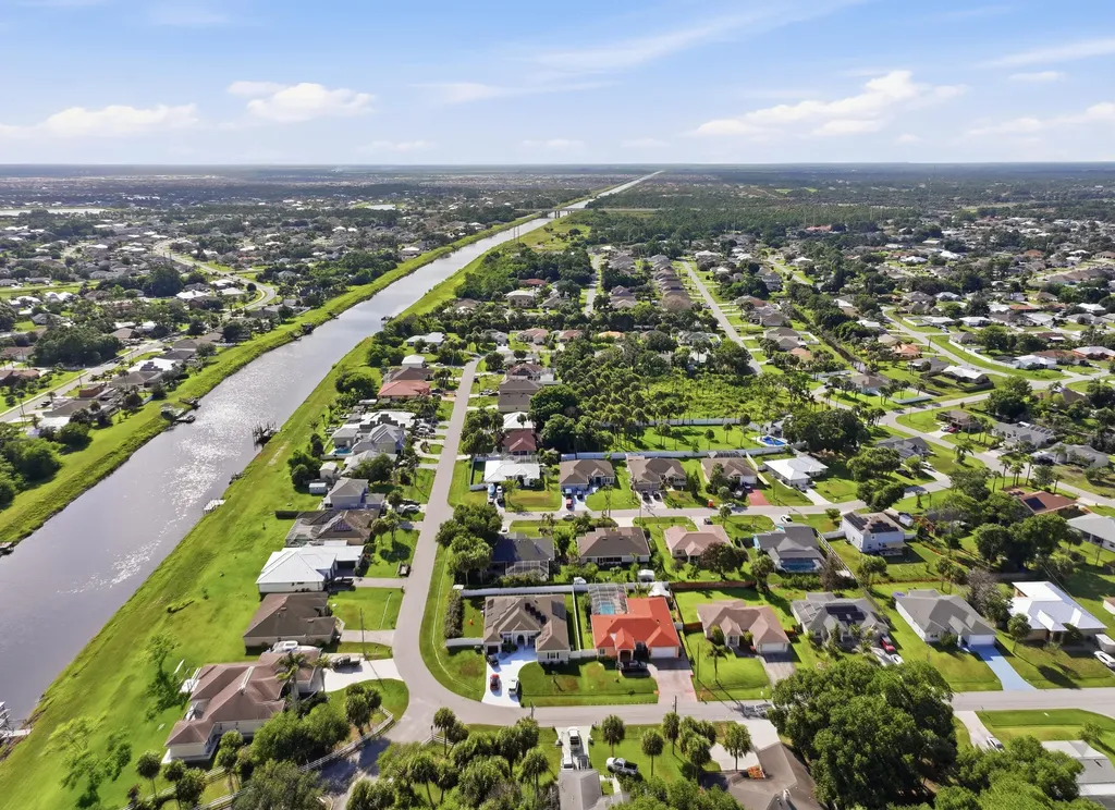 2081 SW Tropical Terrace Port St Lucie FL 34953