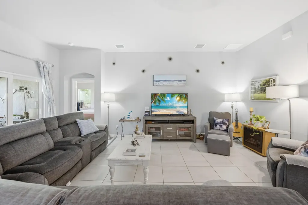 2081 SW Tropical Terrace Port St Lucie FL 34953