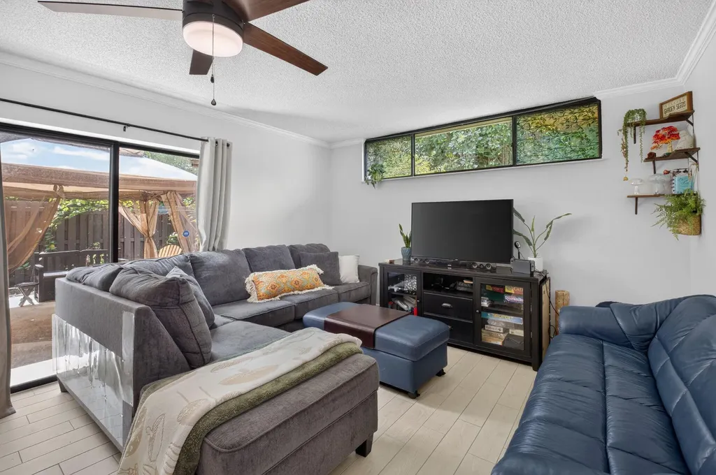 22976 Oxford Place Boca Raton FL 33433