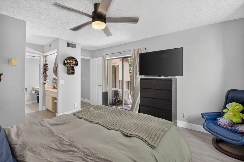 22976 Oxford Place Boca Raton FL 33433