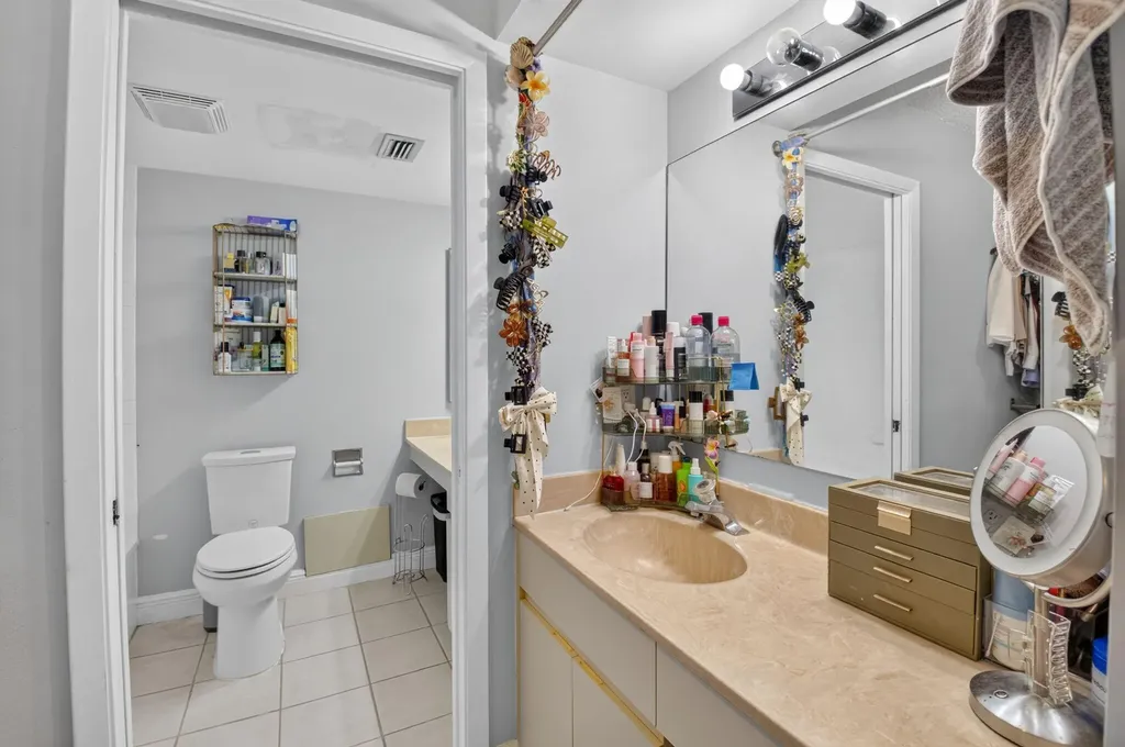 22976 Oxford Place Boca Raton FL 33433
