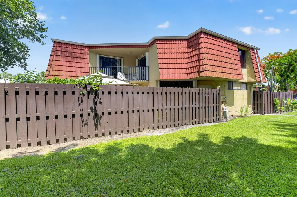 22976 Oxford Place Boca Raton FL 33433