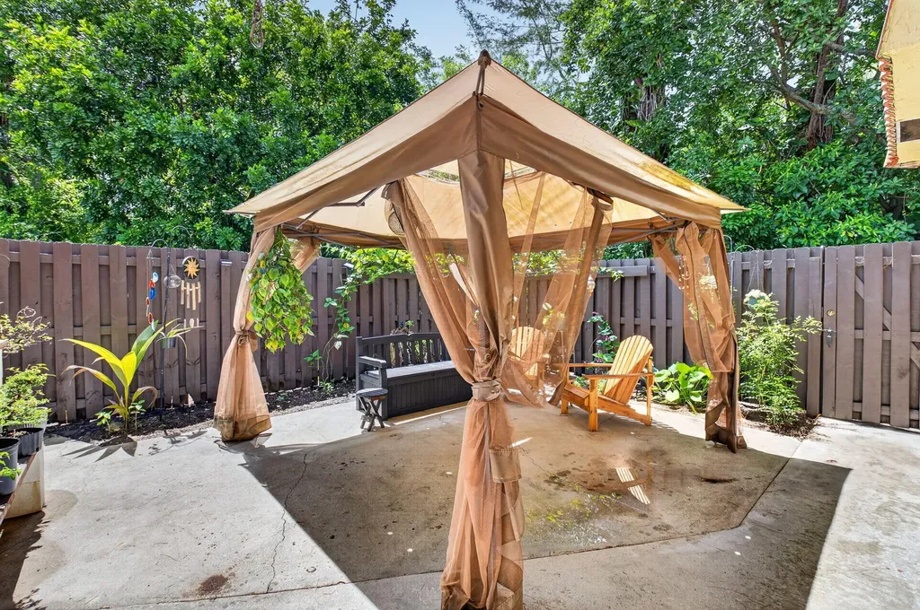 22976 Oxford Place Boca Raton FL 33433