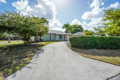 120 Swan Parkway W Royal Palm Beach FL 33411