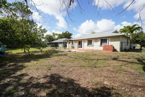 120 Swan Parkway W Royal Palm Beach FL 33411