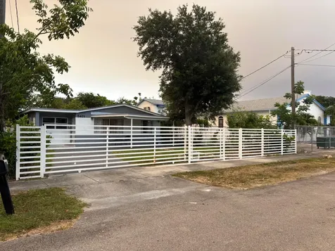 5421 SW 24th Street West Park FL 33023