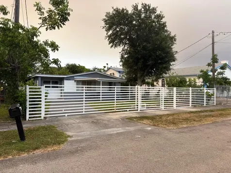 5421 SW 24th Street West Park FL 33023