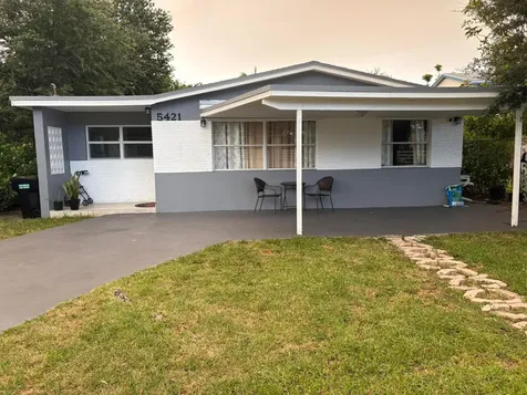 5421 SW 24th Street West Park FL 33023