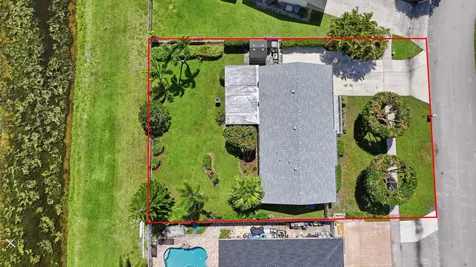 5053 N Saint John Avenue Avenue N Boynton Beach FL 33472