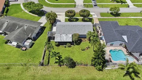 5053 N Saint John Avenue Avenue N Boynton Beach FL 33472