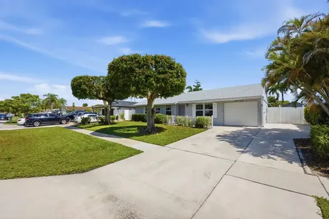 5053 N Saint John Avenue Avenue N Boynton Beach FL 33472