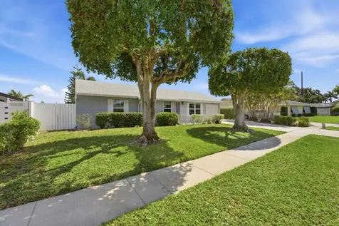 5053 N Saint John Avenue Avenue N Boynton Beach FL 33472