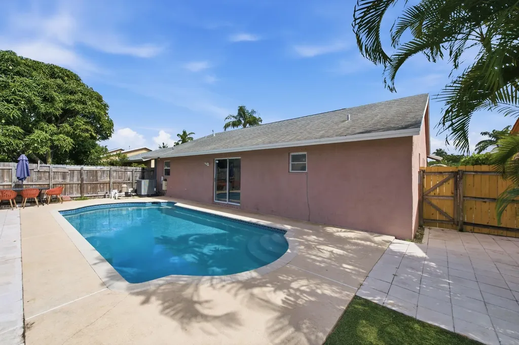 5635 Lake George Place Lake Worth FL 33463