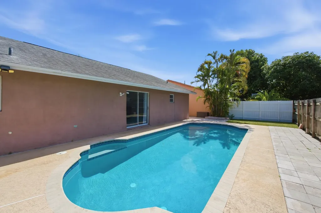 5635 Lake George Place Lake Worth FL 33463