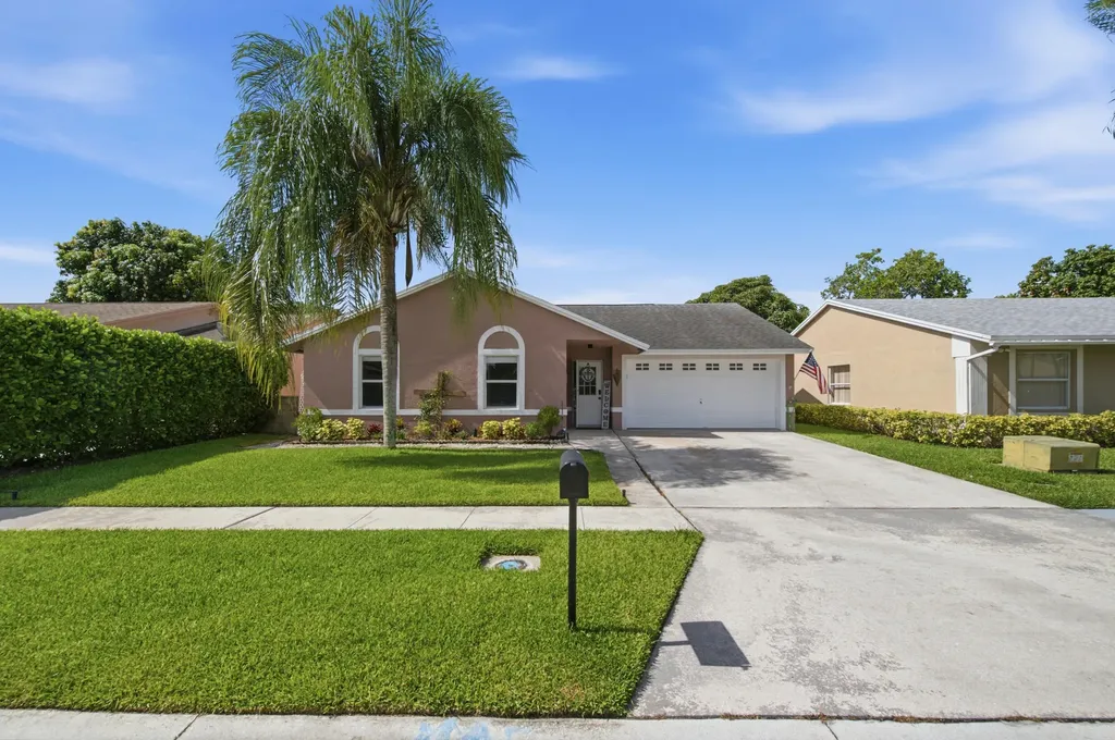 5635 Lake George Place Lake Worth FL 33463