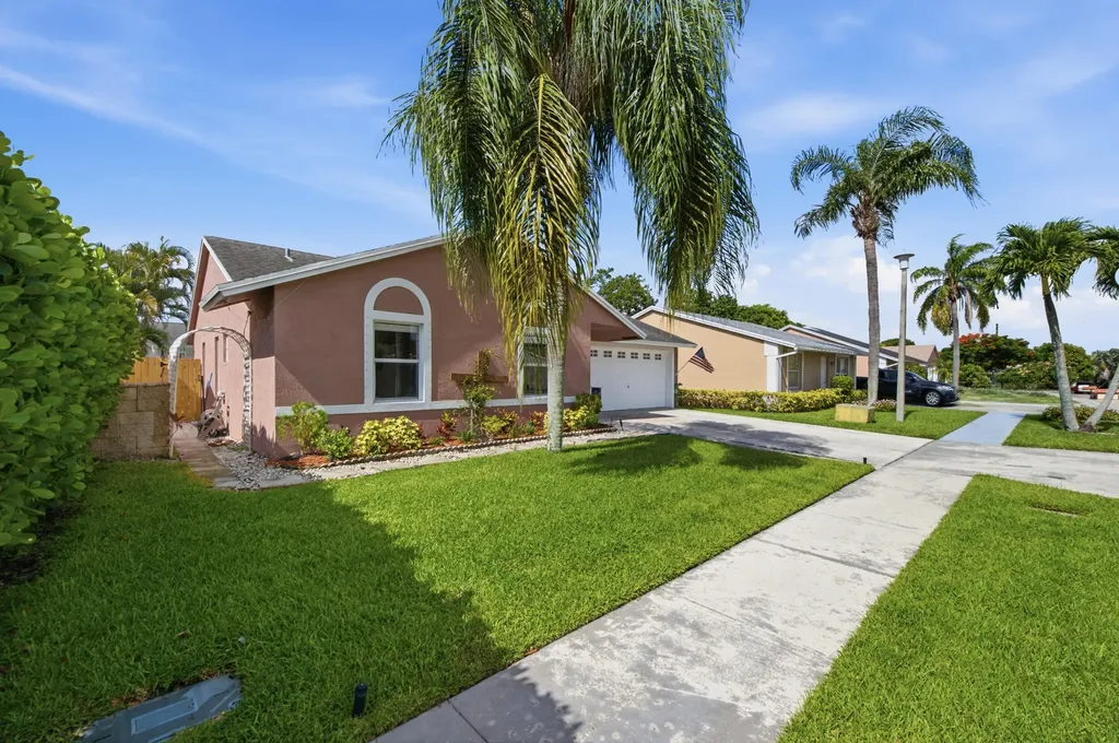 5635 Lake George Place Lake Worth FL 33463