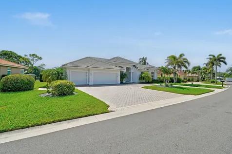 8091 SE Woodlake Lane W Hobe Sound FL 33455